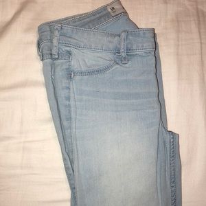 light wash low rise hollister jeans SIZE 1